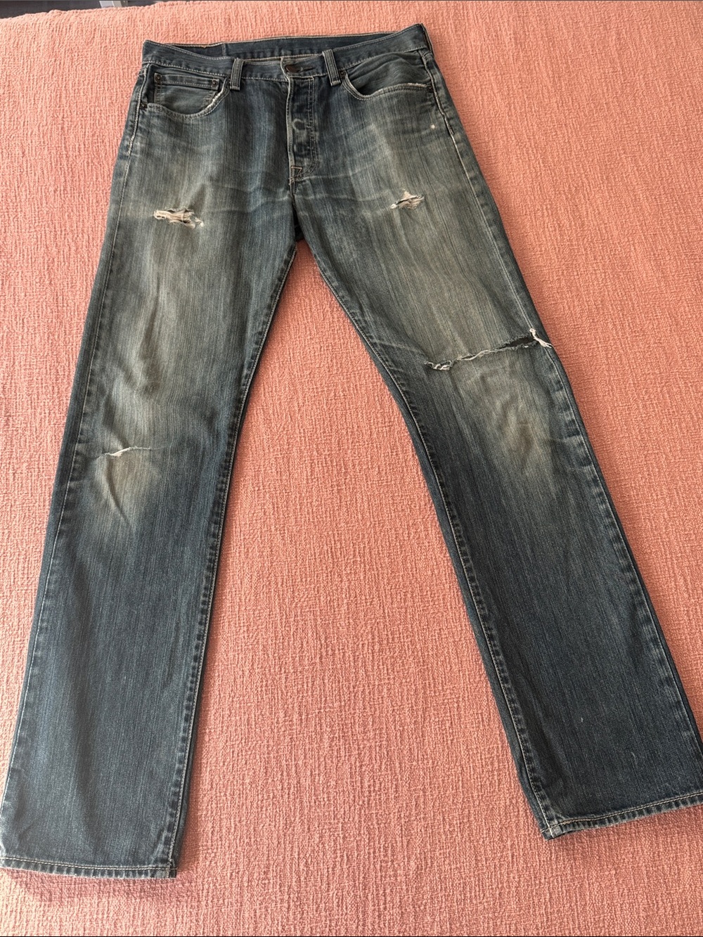 Button fly Levi's 501 men’s ripped Jeans W33L33.5” rise 11